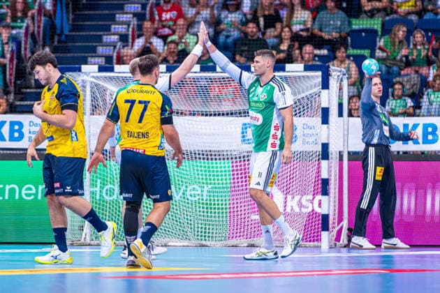 Sebastian Heymann (TSV Hannover-Burgdorf, Nr. 11) (v.l.), TSV Hannover-Burgdorf (grün) gegen Rhein-Neckar Löwen (gelb) am 1. Spieltag der Saison 2026 2027 in der Opel Handball-Bundesliga (30.08.2026, ZAG Arena (Hannover, GER), Copyright: xJanxGuentherx xTSVxHannover-Burgdorfx
