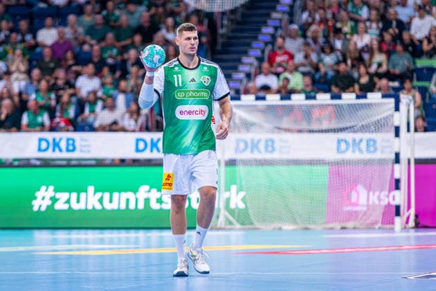 Sebastian Heymann (TSV Hannover-Burgdorf, Nr. 11) (v.l.), TSV Hannover-Burgdorf (grün) gegen Rhein-Neckar Löwen (gelb) am 1. Spieltag der Saison 2026 2027 in der Opel Handball-Bundesliga (30.08.2026, ZAG Arena (Hannover, GER), Copyright: xJanxGuentherx xTSVxHannover-Burgdorfx