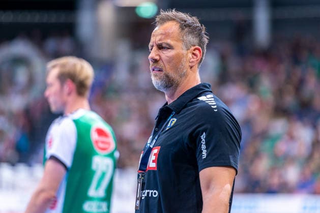 Maik Machulla (Rhein-Neckar Löwen, Trainer) (v.l.), TSV Hannover-Burgdorf (grün) gegen Rhein-Neckar Löwen (gelb) am 1. Spieltag der Saison 2026 2027 in der Opel Handball-Bundesliga (30.08.2026, ZAG Arena (Hannover, GER), Copyright: xJanxGuentherx xTSVxHannover-Burgdorfx