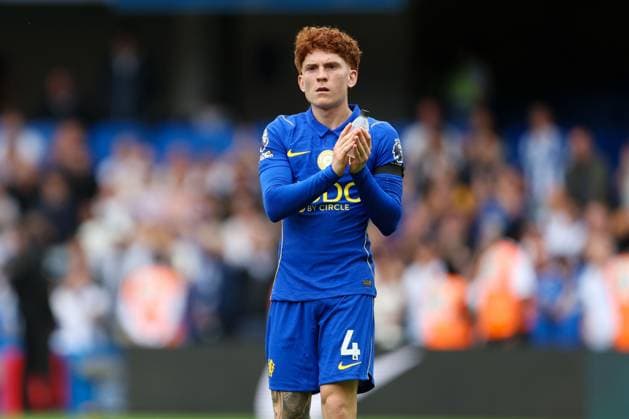 Valentin Barco of Chelsea applauds the fans after the match Chelsea v Brighton and Hove Albion, Premier League, Football, Stamford Bridge, London, UK, 30 08 2026, England - 30 Aug 2026London Stamford Bridge England United Kingdom EDITORIAL USE ONLY No use with unauthorised audio, video, data, fixture lists, club league logos or live services. Online in-match use limited to 120 images, no video emulation. No use in betting, games or single club league player publications. Copyright: xHanc WiredxPhotos Shutterstockx 17125813bd