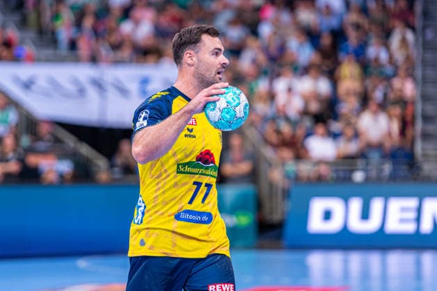 Dani Baijens (Rhein-Neckar Löwen, Nr. 77) (v.l.), TSV Hannover-Burgdorf (grün) gegen Rhein-Neckar Löwen (gelb) am 1. Spieltag der Saison 2026 2027 in der Opel Handball-Bundesliga (30.08.2026, ZAG Arena (Hannover, GER), Copyright: xJanxGuentherx xTSVxHannover-Burgdorfx