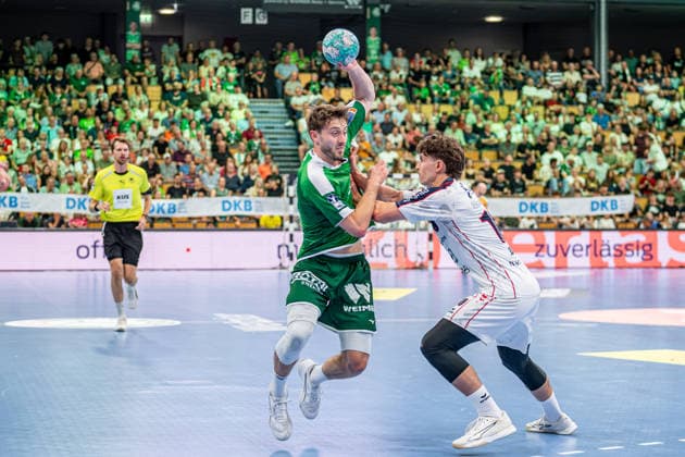 OPEL Handball Bundesliga; HSG Wetzlar - SG BBM Bietigheim, 30.08.26 Niklas Theiß (HSG Wetzlar, 9), Jonas Josef (SG BBM Bietigheim, 10) OPEL Handball Bundesliga; HSG Wetzlar - SG BBM Bietigheim: Wetzlar, 30.08.26 Copyright: xBEAUTIFULxSPORTS Roeczeyx