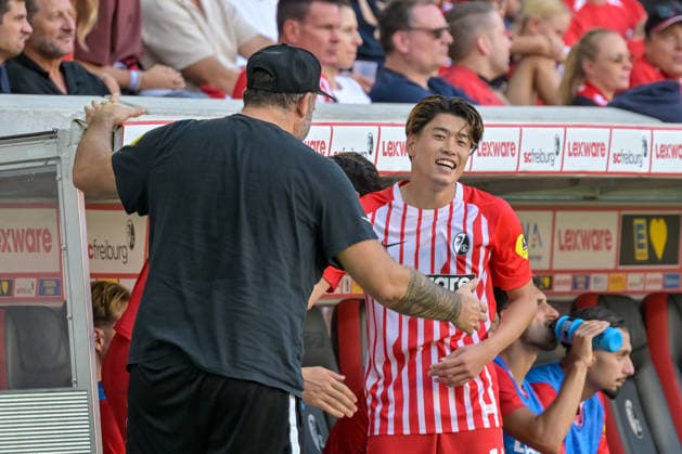 Yuito Suzuki (SC Freiburg, 14) ist uebergluecklich und gut gelaunt nach seiner Auswechslung. GER, SC Freiburg vs Werder Bremen, Fussball, Bundesliga, 1. Spieltag, Saison 2026 2027, 30.08.2026 DFL DFB REGULATIONS PROHIBIT ANY USE OF PHOTOGRAPHS AS IMAGE SEQUENCES AND OR QUASI-VIDEO GER, SC Freiburg vs Werder Bremen, Fussball, Bundesliga, 1. Spieltag, Saison 2026 2027, 30.08.2026 Freiburg *** Yuito Suzuki, SC Freiburg, age 14, is overjoyed and in high spirits after being substituted GER, SC Freiburg vs. Werder Bremen, Soccer, Bundesliga, Matchday 1, 2026–2027 season, August 30, 2026 DFL DFB regulations prohibit any use of photographs as image sequences and or quasi-video GER, SC Freiburg vs. Werder Bremen, soccer, Bundesliga, Matchday 1, 2026–2027 season, August 30, 2026, Freiburg Copyright: xEibner-Pressefotox EP_THS