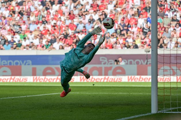 Karl Jakob Hein (SV Werder Bremen, 01) hechtet nach dem Ball. GER, SC Freiburg vs Werder Bremen, Fussball, Bundesliga, 1. Spieltag, Saison 2026 2027, 30.08.2026 DFL DFB REGULATIONS PROHIBIT ANY USE OF PHOTOGRAPHS AS IMAGE SEQUENCES AND OR QUASI-VIDEO GER, SC Freiburg vs Werder Bremen, Fussball, Bundesliga, 1. Spieltag, Saison 2026 2027, 30.08.2026 Freiburg *** Karl Jakob Hein, SV Werder Bremen, No. 01, dives for the ball (GER), SC Freiburg vs. Werder Bremen, Soccer, Bundesliga, Matchday 1, 2026–2027 Season, August 30, 2026. DFL and DFB regulations prohibit any use of photographs as image sequences and or quasi-video. GER, SC Freiburg vs. Werder Bremen, soccer, Bundesliga, Matchday 1, 2026–2027 season, August 30, 2026, Freiburg Copyright: xEibner-Pressefotox EP_THS
