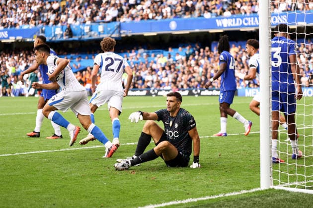 Chelsea v Brighton & Hove Albion 30 August 2026, London - Premier League Football - Chelsea v Brighton & Hove Albion - Chelsea goalkeeper Emiliano Martinez reacts after the second Brighton goal - Photo: Jacques Feeney Offside. London UK Copyright: xJacquesxFeeneyx xOffsidexOffside