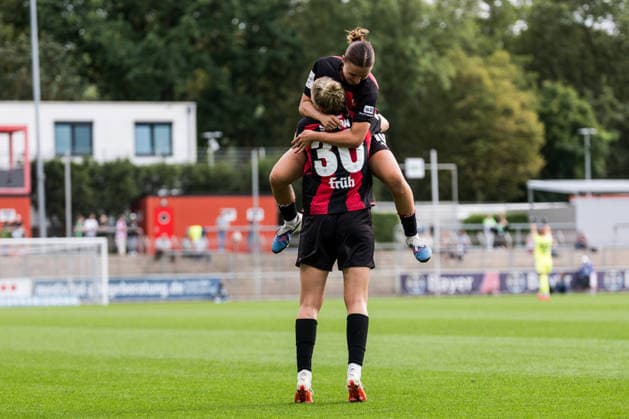 GOOGLE PIXEL Frauen-Bundesliga, Bayer 04 Leverkusen - VfL Wolfsburg; 30.08.2026 Carolin Simon (Bayer 04 Leverkusen, 30) und Sofie Lena Zdebel (Bayer 04 Leverkusen, 16) bejubeln das 1:1 durch Selina Ostermeier (Bayer 04 Leverkusen, 2) GOOGLE PIXEL Frauen-Bundesliga, Bayer 04 Leverkusen - VfL Wolfsburg, Leverkusen, Ulrich-Haberland-Stadion am 30.08.2026 DFB REGULATIONS PROHIBIT ANY USE OF PHOTOGRAPHS AS IMAGE SEQUENCES AND OR QUASI-VIDEO. *** GOOGLE PIXEL Women s Bundesliga, Bayer 04 Leverkusen vs. VfL Wolfsburg, August 30, 2026: Carolin Simon (Bayer 04 Leverkusen), 30, and Sofie Lena Zdebel (Bayer 04 Leverkusen), 16, celebrate the 1–1 goal scored by Selina Ostermeier (Bayer 04 Leverkusen, 2). GOOGLE PIXEL Women’s Bundesliga, Bayer 04 Leverkusen vs. VfL Wolfsburg, Leverkusen, Ulrich Haberland Stadium on August 30, 2026. DFB REGULATIONS PROHIBIT ANY USE OF PHOTOGRAPHS AS IMAGE SEQUENCES AND OR QUASI-VIDEO Copyright: xBEAUTIFULxSPORTS Wunderlx