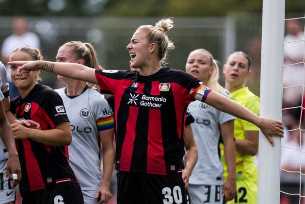 GOOGLE PIXEL Frauen-Bundesliga, Bayer 04 Leverkusen - VfL Wolfsburg; 30.08.2026 Carolin Simon (Bayer 04 Leverkusen, 30) brüllt bei einer Ecke GOOGLE PIXEL Frauen-Bundesliga, Bayer 04 Leverkusen - VfL Wolfsburg, Leverkusen, Ulrich-Haberland-Stadion am 30.08.2026 DFB REGULATIONS PROHIBIT ANY USE OF PHOTOGRAPHS AS IMAGE SEQUENCES AND OR QUASI-VIDEO. *** GOOGLE PIXEL Women s Bundesliga, Bayer 04 Leverkusen vs. VfL Wolfsburg, August 30, 2026. Carolin Simon of Bayer 04 Leverkusen, No. 30, shouts during a corner kick. GOOGLE PIXEL Women s Bundesliga, Bayer 04 Leverkusen vs. VfL Wolfsburg, Leverkusen, Ulrich Haberland Stadium on August 30, 2026 DFB REGULATIONS PROHIBIT ANY USE OF PHOTOGRAPHS AS IMAGE SEQUENCES AND OR QUASI-VIDEO Copyright: xBEAUTIFULxSPORTS Wunderlx
