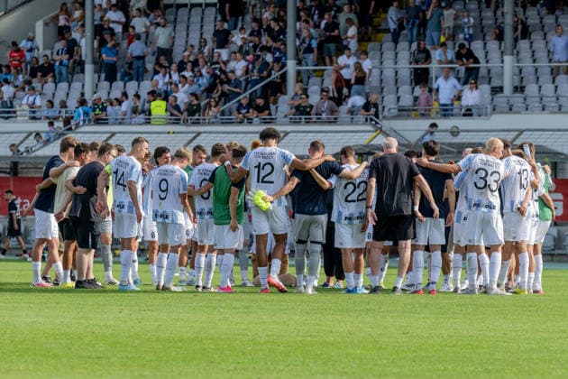 Die Loewen im Spielerkreis nach Ende der Partie GER, TSV 1860 Muenchen vs. TSV Landsberg 1882, Fussball, Regionalliga Bayern, 6. Spieltag, Saison 2026 2027, 30.08.2026. (DFL DFB REGULATIONS PROHIBIT ANY USE OF PHOTOGRAPHS as IMAGE SEQUENCES and or QUASI-VIDEO). Foto: HMB Media Heike Feiner Copyright: HMBxMedia HeikexFeiner