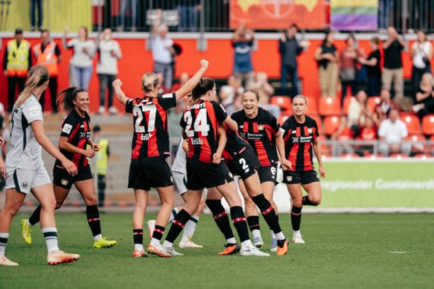 30.08.26, Women, Football, Google Pixel Frauen Bundesliga, Season 2026 2027, Bayer 04 Leverkusen - VfL Wolfsburg, Matchday 2 Selina Ostermeier ( 2 - Bayer 04 Leverkusen) scoring the goal for the 1:1, celebration with the team Leverkusen Ulrich-Haberland-Stadion NRW Deutschland