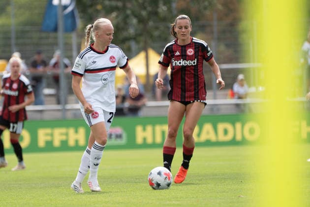 30.08.2026, xhfmx, Fussball Google Pixel Frauen-Bundesliga, Eintracht Frankfurt - 1.FC Nürnberg v.l. Keira Bednorz (1.FC Nürnberg, 21), Hayley Raso (Eintracht Frankfurt, 16) Frankfurt am Main *** August 30, 2026, xhfmx, Soccer, Google Pixel, Women s Bundesliga, Eintracht Frankfurt vs. 1. FC Nürnberg, Keira Bednorz (1. FC Nürnberg), 21, Hayley Raso (Eintracht Frankfurt), 16, Frankfurt am Main