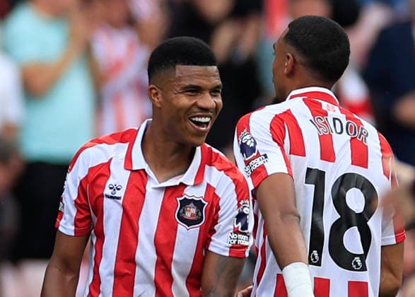 Sunderland v Fulham Premier League Reinildo Mandava of Sunderland (left) and Wilson Isidor of Sunderland celebrate at full time during the Premier League match at the Stadium of Light, Sunderland 30 08 2026 UK Newspapers OUT Copyright: xFredxPalmerx FIL-23863-0098