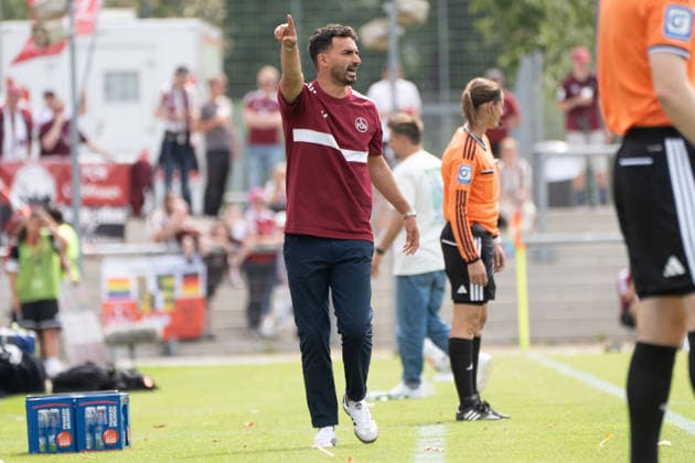 30.08.2026, xhfmx, Fussball Google Pixel Frauen-Bundesliga, Eintracht Frankfurt - 1.FC Nürnberg gibt Anweisungen Frankfurt am Main *** August 30, 2026, xhfmx, Soccer, Google Pixel, Women s Bundesliga, Eintracht Frankfurt vs. 1. FC Nürnberg, Frankfurt am Main