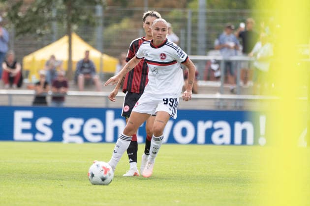 30.08.2026, xhfmx, Fussball Google Pixel Frauen-Bundesliga, Eintracht Frankfurt - 1.FC Nürnberg Louna Lapassouse (1.FC Nürnberg, 99), Sara Doorsoun (Eintracht Frankfurt, 23) Frankfurt am Main *** August 30, 2026, xhfmx, Soccer, Google Pixel, Women s Bundesliga, Eintracht Frankfurt, 1. FC Nürnberg, Louna Lapassouse, 1. FC Nürnberg, 99, Sara Doorsoun, Eintracht Frankfurt, 23, Frankfurt am Main