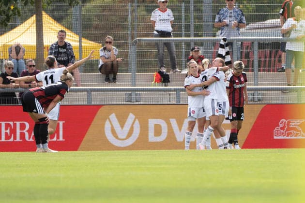 30.08.2026, xhfmx, Fussball Google Pixel Frauen-Bundesliga, Eintracht Frankfurt - 1.FC Nürnberg Nürnberg bejubelt das 0:1 durch Louna Lapassouse (1.FC Nürnberg, 99) Tor, Goal, Jubel, Celebration Frankfurt am Main *** August 30, 2026, xhfmx, Soccer Google Pixel Women s Bundesliga, Eintracht Frankfurt vs. 1. FC Nürnberg; Nürnberg celebrates the 0-1 goal by Louna Lapassouse; 1. FC Nürnberg, 99, Goal, Celebration; Frankfurt am Main