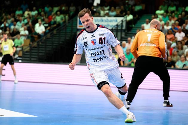 Wetzlar: HBL - 26 27 - HSG Wetzlar - SG BBM Bietigheim Till Hermann (Bietighiem) Jubel Freude Emotion Torjubel Torschuetze Torschütze Wetzlar Buderus Arena Deutschland