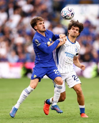 Chelsea v Brighton & Hove Albion 30 August 2026, London - Premier League Football - Chelsea v Brighton & Hove Albion - Ferdi Kadioglu of Brighton & Hove Albion and Pep Chavarria of Chelsea - Photo: Jacques Feeney Offside. London UK Copyright: xJacquesxFeeneyx xOffsidexOffside