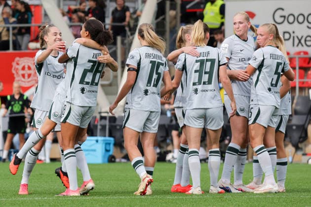 30.08.2026, xgrfx, Fussball Google Pixel Frauen-Bundesliga, Bayer Leverkusen - VfL Wolfsburg v.l. Tor, Cora Zicai zum 1:2 (VfL Wolfsburg) Leverkusen *** August 30, 2026, xgrfx, Soccer, Google Pixel, Women s Bundesliga, Bayer Leverkusen vs. VfL Wolfsburg, Goal, Cora Zicai scores to make it 1-2 for VfL Wolfsburg against Leverkusen