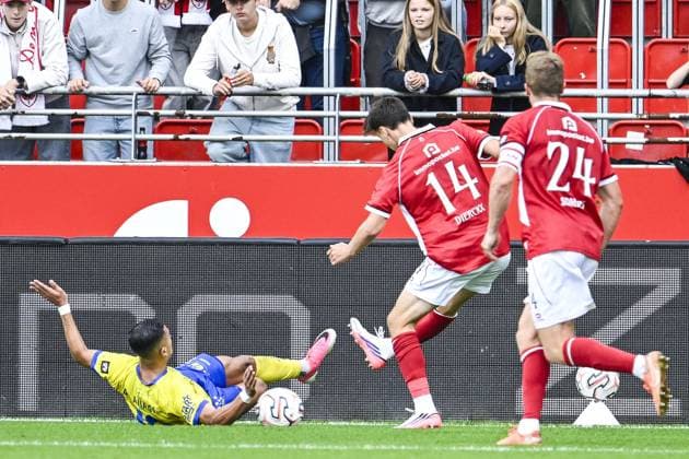 STVV s Ilias Sebaoui and Antwerp s Xander Dierckx pictured in action during a soccer match between Royal Antwerp FC and Sint-Truidense V.V., Sunday 30 August 2026 in Antwerp, on day 4 of the 2026-2027 Jupiler Pro League first division of the Belgian championship. TOM GOYVAERTS TomxGoyvaerts  x184755743x