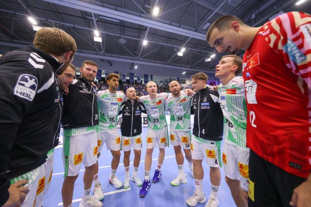 30.08.2026, xtgx, Handball Opel HBL, VfL Gummersbach - SC Magdeburg emspor, v.l. Magdeburg Jubel ueber den Sieg, Jubel nach Spielende Gummersbach