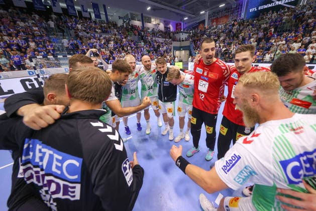 30.08.2026, xtgx, Handball Opel HBL, VfL Gummersbach - SC Magdeburg emspor, v.l. Magdeburg Jubel ueber den Sieg, Jubel nach Spielende Gummersbach