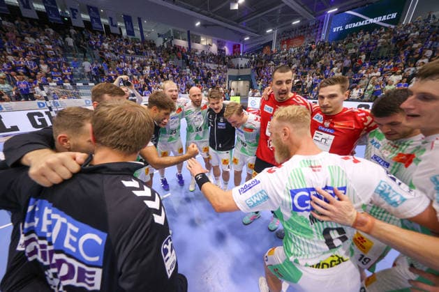 30.08.2026, xtgx, Handball Opel HBL, VfL Gummersbach - SC Magdeburg emspor, v.l. Magdeburg Jubel ueber den Sieg, Jubel nach Spielende Gummersbach