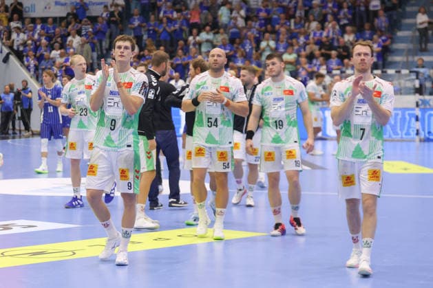30.08.2026, xtgx, Handball Opel HBL, VfL Gummersbach - SC Magdeburg emspor, v.l. Magdeburg Jubel ueber den Sieg, Jubel nach Spielende Gummersbach