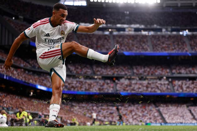 RECORD DATE NOT STATED Trent Alexander-Arnold (Real Madrid CF) shoots a corner kick during the LaLiga EA Sports match between Real Madrid CF and Malaga CF at Estadio Santiago BernabÃ u on August 30, 2026 in Madrid, Spain. (Photo by Manu Reino DeFodi Images) -