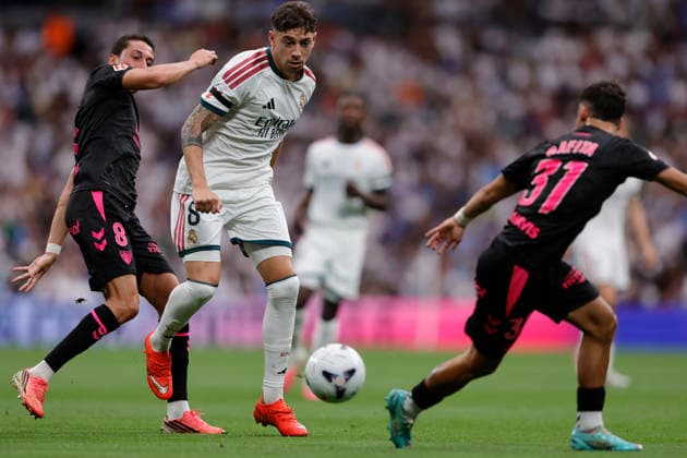 RECORD DATE NOT STATED Federico Valverde (Real Madrid CF) and Carlos Dotor (Malaga CF) battle for the ball during the LaLiga EA Sports match between Real Madrid CF and Malaga CF at Estadio Santiago BernabÃ u on August 30, 2026 in Madrid, Spain. (Photo by Manu Reino DeFodi Images) -