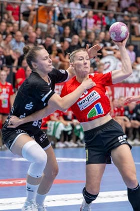 Halle, Deutschland 30.August 2026: Im v. li. im Zweikampf Ida Petzold (Metzingen) und Marie Polakova (Halle) Handball Bundesliga Frauen, Saison 2026 2027 SV Union Halle-Neustadt vs.TuS Metzingen Halle Saale Copyright: xEibner-Pressefotox EP_EER