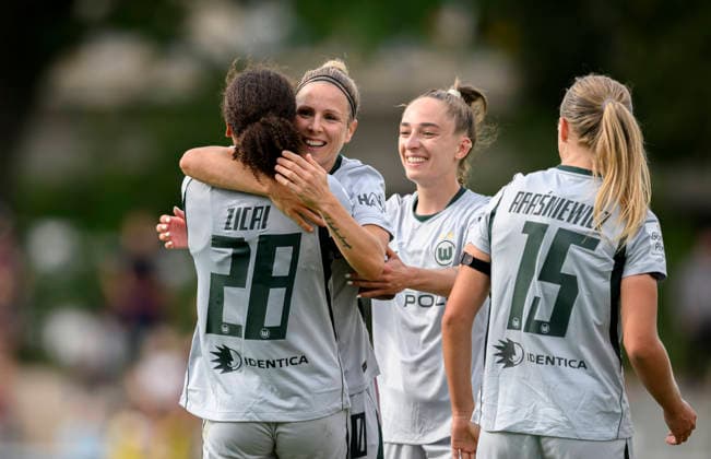 Jubel Cora ZICAI (WOB) nach ihrem Tor zum 1:2, (l-r) Cora ZICAI (WOB), Svenja HUTH (WOB), Sophia KLEINHERNE (WOB). Fussball Google Pixel Frauen 1. Bundesliga, 2. Spieltag, Bayer 04 Leverkusen (LEV) - VfL Wolfsburg (WOB), am 30.08.2026 in Leverkusen Deutschland Ulrich-Haberland-Stadion *** Cora ZICAI (WOB) celebrates after scoring the goal that made it 1–2; from left to right: Cora ZICAI (WOB), Svenja HUTH (WOB), Sophia KLEINHERNE (WOB). Soccer, Google Pixel, Women’s Bundesliga 1, Matchday 2, Bayer 04 Leverkusen (LEV) vs. VfL Wolfsburg (WOB), on August 30, 2026, in Leverkusen, Germany, at Ulrich Haberland Stadium
