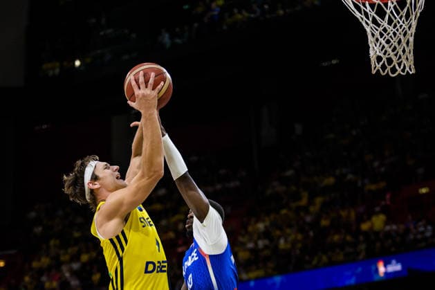 260830 Pelle Larsson of Sweden and Sylvain Francisco of France during the FIBA World Cup Qualifier basketball game between Sweden and France on August 30, 2026 in Stockholm. Photo: Joel Marklund BILDBYRAN kod JM JM0848 bbeng basket basketball vm-kval fiba world cup qualifiers sverige sweden frankrike france Copyright: JOELxMARKLUND BB260830JM021