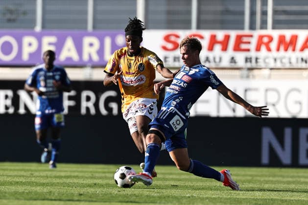 SOCCER - BL, Hartberg vs Ried HARTBERG,AUSTRIA,30.AUG.26 - SOCCER - ADMIRAL Bundesliga, TSV Hartberg vs SV Ried. Image shows Evan Eghosa Aisowieren (Ried) and Paul Komposch (Hartberg).  GEPAxpictures xChrisxBauer