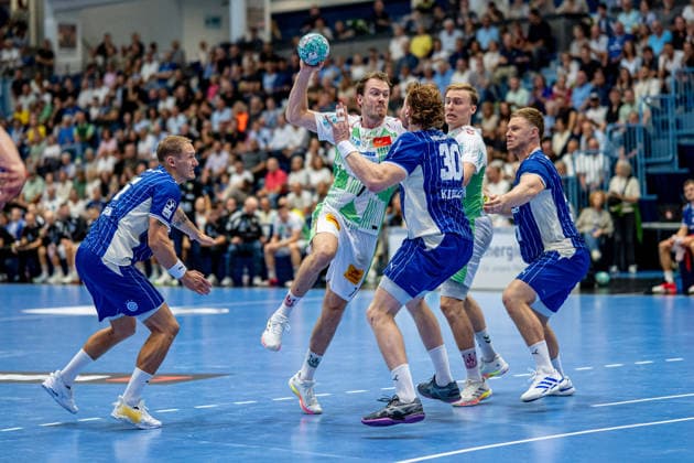 Opel Handball Bundesliga, VfL Gummersbach - SC Magdeburg, 30.08.2026 Tilen Kodrin (VfL Gummersbach 5), Felix Claar (SC Magdeburg 7), Tom Kiesler (VfL Gummersbach 30), Kristjan HorÅ¾en (VfL Gummersbach 27), ; Opel Handball Bundesliga, VfL Gummersbach - SC Magdeburg, 30.08.2026 Copyright: xBEAUTIFULxSPORTS Erlhofx
