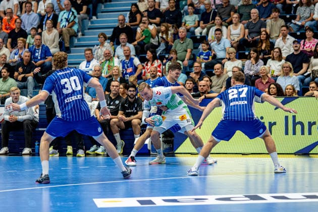 Opel Handball Bundesliga, VfL Gummersbach - SC Magdeburg, 30.08.2026 Tom Kiesler (VfL Gummersbach 30), Gisli Thorgeir Kristjansson (SC Magdeburg 10), Kay Smits (VfL Gummersbach 31), Kristjan HorÅ¾en (VfL Gummersbach 27), ; Opel Handball Bundesliga, VfL Gummersbach - SC Magdeburg, 30.08.2026 Copyright: xBEAUTIFULxSPORTS Erlhofx