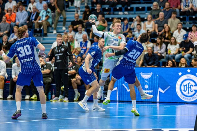 Opel Handball Bundesliga, VfL Gummersbach - SC Magdeburg, 30.08.2026 Tom Kiesler (VfL Gummersbach 30), Gudjon Valur Sigurdsson (Trainer des VfL Gummersbach) Gisli Thorgeir Kristjansson (SC Magdeburg 10), Ludvig Hallbaeck (VfL Gummersbach 20), ; Opel Handball Bundesliga, VfL Gummersbach - SC Magdeburg, 30.08.2026 Copyright: xBEAUTIFULxSPORTS Erlhofx
