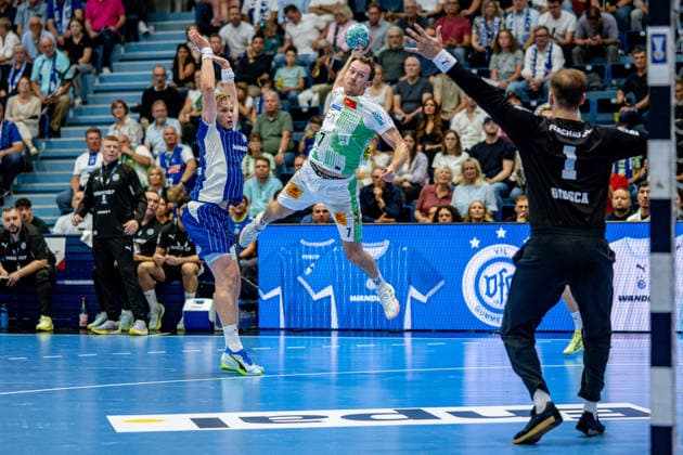 Opel Handball Bundesliga, VfL Gummersbach - SC Magdeburg, 30.08.2026 Ellidi Vidarsson (VfL Gummersbach 4), Felix Claar (SC Magdeburg 7), Ignacio Biosca (VfL Gummersbach 1), ; Opel Handball Bundesliga, VfL Gummersbach - SC Magdeburg, 30.08.2026 Copyright: xBEAUTIFULxSPORTS Erlhofx