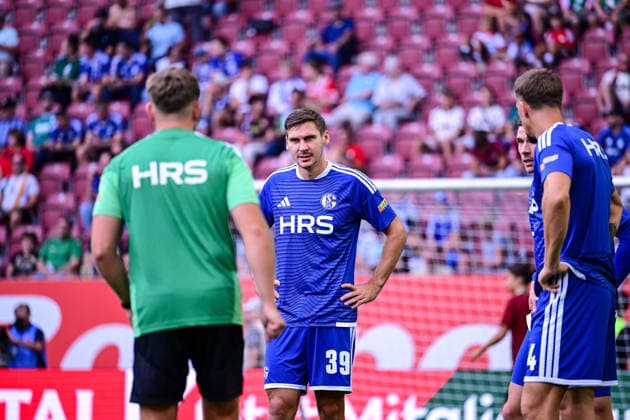 30.08.2026, Fussball, Saison 2026 2027, Bundesliga, FC Augsburg - FC Schalke 04, Maximilian Wöber (FC Schalke 04) xRHR-FOTO YYx *** August 30, 2026, Soccer, 2026–2027 Season, Bundesliga, FC Augsburg vs. FC Schalke 04, Maximilian Wöber (FC Schalke 04) xRHR PHOTO YYx Copyright: KROEGER RHR-FOTOx RHR-FOTO YY