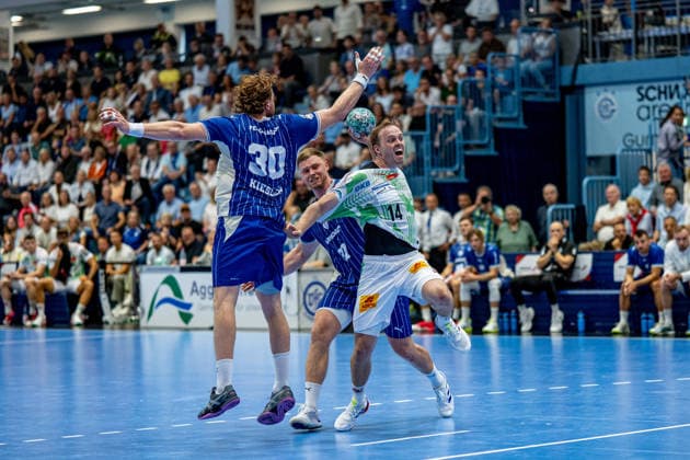 Opel Handball Bundesliga, VfL Gummersbach - SC Magdeburg, 30.08.2026 Tom Kiesler (VfL Gummersbach 30), Kristjan HorÅ¾en (VfL Gummersbach 27), Omar Ingi Magnusson (SC Magdeburg 14), ; Opel Handball Bundesliga, VfL Gummersbach - SC Magdeburg, 30.08.2026 Copyright: xBEAUTIFULxSPORTS Erlhofx