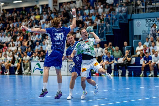Opel Handball Bundesliga, VfL Gummersbach - SC Magdeburg, 30.08.2026 Tom Kiesler (VfL Gummersbach 30), Kristjan HorÅ¾en (VfL Gummersbach 27), Omar Ingi Magnusson (SC Magdeburg 14), ; Opel Handball Bundesliga, VfL Gummersbach - SC Magdeburg, 30.08.2026 Copyright: xBEAUTIFULxSPORTS Erlhofx