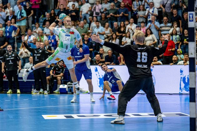 Opel Handball Bundesliga, VfL Gummersbach - SC Magdeburg, 30.08.2026 Matthias Musche (SC Magdeburg 6), Bertram Obling (VfL Gummersbach 16), ; Opel Handball Bundesliga, VfL Gummersbach - SC Magdeburg, 30.08.2026 Copyright: xBEAUTIFULxSPORTS Erlhofx