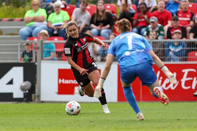 30.08.2026, GER, Fussball, Frauen, Google-Pixel Frauen- Bundesliga , Saison 2026 2027, Bayer 04 Leverkusen - VfL Wolfsburg Paulina Tomasiak (B04) und Stina Johannes (WOB) im Kampf um den Ball Leverkusen Ulrich-Haberland-Stadion Nordrhein-Westfalen Deutschland *** August 30, 2026, GER, Soccer, Women s, Google Pixel Women s Bundesliga, 2026–2027 season, Bayer 04 Leverkusen vs. VfL Wolfsburg, Paulina Tomasiak (B04) and Stina Johannes (WOB) battling for the ball at the Ulrich Haberland Stadium in Leverkusen, North Rhine-Westphalia, Germany Copyright: xAdrianxSchlüterx