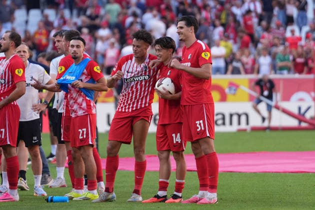 Derry Scherhant (SC Freiburg, 07), Yuito Suzuki (SC Freiburg, 14) und Igor Matanovic (SC Freiburg, 31) , Deutschland, Fussball, 1. Bundesliga, 1.Spieltag, 2026 2027, SC Freiburg vs. SV Werder Bremen, 30.08.2026, Europa-Park Stadion, Freiburg Freiburg Europa-Park Stadion Baden-Württemberg Deutschland *** Derry Scherhant, SC Freiburg, 07; Yuito Suzuki, SC Freiburg, 14; and Igor Matanovic, SC Freiburg, 31; Germany; soccer; Bundesliga 1; Matchday 1; 2026–2027; SC Freiburg vs. SV Werder Bremen, August 30, 2026, Europa-Park Stadium, Freiburg, Freiburg, Europa-Park Stadium, Baden-Württemberg, Germany Copyright: xArnexAmbergx