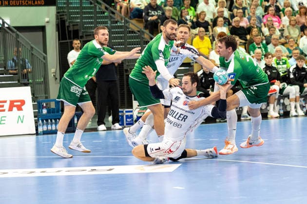 Dominik Claus (SG BBM Bietigheim, 07) setz sich gegen die Abwehr durch HSG Wetzlar vs SG BBM Bietigheim, Handball, OPEL-HBL, 01. Spieltag, Saison 2026 2027, 30.08.26 HSG Wetzlar vs SG BBM Bietigheim, Handball, OPEL-HBL, 01. Spieltag, Saison 2026 2027, 30.08.26 Wetzlar Copyright: xEibner-Pressefotox EP_JHR