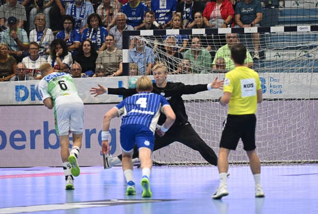 7 Meter Duell Bertram Obling (VfL Gummersbach, 16) gegen Matthias Musche (SC Magdeburg, 6) GER, VfL Gummersbach vs. SC Magdeburg, 1. Handball, Opel Bundesliga, VfL Gummersbach, 1. Liga, Spielzeit 2026 2027, 1. Spieltag, Schwalbe Arena, Gummersbach, 30.08.2026 GER, VfL Gummersbach vs. SC Magdeburg, 1. Handball, Opel Bundesliga, VfL Gummersbach, 1. Liga, Spielzeit 2026 2027, 1. Spieltag, Schwalbe Arena, Gummersbach, 30.08.2026 Gummersbach Copyright: xEibner-Pressefoto JuergenxAugstx EP_JAT