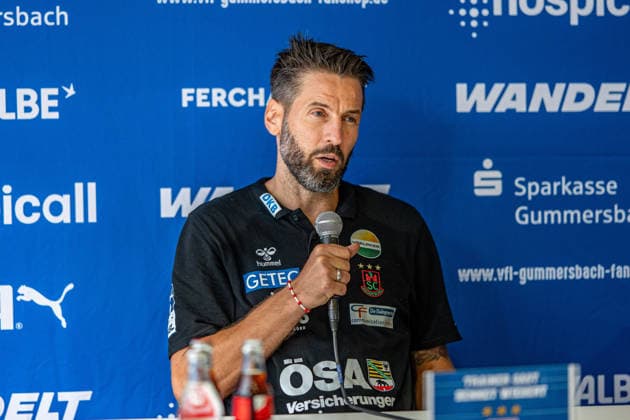 Opel Handball Bundesliga, VfL Gummersbach - SC Magdeburg, 30.08.2026 Bennet Wiegert (Trainer des SC Magdeburg) in der Pressekonferenz; Opel Handball Bundesliga, VfL Gummersbach - SC Magdeburg, 30.08.2026 Copyright: xBEAUTIFULxSPORTS Erlhofx