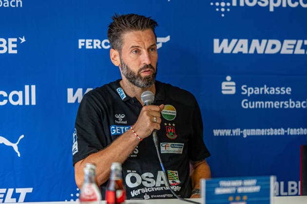 Opel Handball Bundesliga, VfL Gummersbach - SC Magdeburg, 30.08.2026 Bennet Wiegert (Trainer des SC Magdeburg) in der Pressekonferenz; Opel Handball Bundesliga, VfL Gummersbach - SC Magdeburg, 30.08.2026 Copyright: xBEAUTIFULxSPORTS Erlhofx
