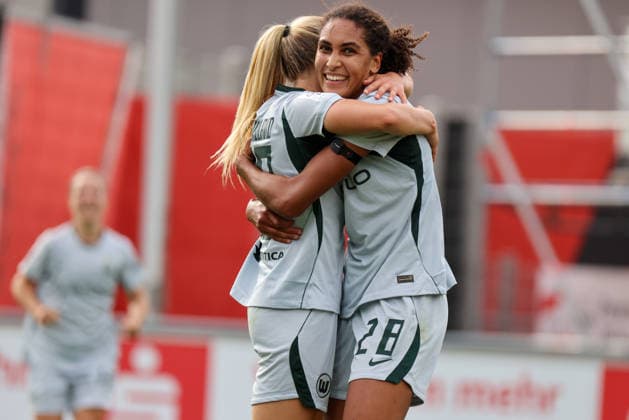 Leverkusen, Deutschland: 30.08.2026 - 1. Frauenbundesliga 2026 2027 - Bayer Leverkusen Frauen vs. VfL Wolfsburg Frauen Im Bild: v.li. die Zweite Torschützin Cora Zicai (Wolfsburg) macht das Tor zum 2:1 für Wolfsburg und jubelt mit Anny Kerim-Lindland (Wolfsburg) *** Leverkusen, Germany, August 30, 2026, Women’s Bundesliga 2026–2027, Bayer Leverkusen Women vs. VfL Wolfsburg Women. Pictured, from left: Cora Zicai, Wolfsburg’s second goal scorer, scores the goal to make it 2–1 for Wolfsburg and celebrates with Anny Kerim Lindland, Wolfsburg Copyright: HMBxMedia MadeleinexFantini