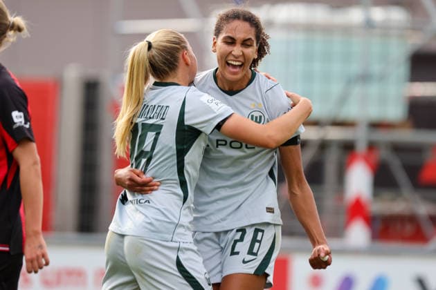 Leverkusen, Deutschland: 30.08.2026 - 1. Frauenbundesliga 2026 2027 - Bayer Leverkusen Frauen vs. VfL Wolfsburg Frauen Im Bild: v.li. die Zweite Torschützin Cora Zicai (Wolfsburg) macht das Tor zum 2:1 für Wolfsburg und jubelt mit Anny Kerim-Lindland (Wolfsburg) *** Leverkusen, Germany, August 30, 2026, Women’s Bundesliga 2026–2027, Bayer Leverkusen Women vs. VfL Wolfsburg Women. Pictured from left: Cora Zicai, Wolfsburg’s second goal scorer, scores the goal to make it 2–1 for Wolfsburg and celebrates with Anny Kerim Lindland, Wolfsburg Copyright: HMBxMedia MadeleinexFantini
