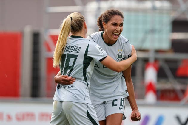 Leverkusen, Deutschland: 30.08.2026 - 1. Frauenbundesliga 2026 2027 - Bayer Leverkusen Frauen vs. VfL Wolfsburg Frauen Im Bild: v.li. die Zweite Torschützin Cora Zicai (Wolfsburg) macht das Tor zum 2:1 für Wolfsburg und jubelt mit Anny Kerim-Lindland (Wolfsburg) *** Leverkusen, Germany, August 30, 2026, Women’s Bundesliga 2026–2027, Bayer Leverkusen Women vs. VfL Wolfsburg Women. Pictured from left: Cora Zicai, Wolfsburg’s second goal scorer, scores the goal to make it 2–1 for Wolfsburg and celebrates with Anny Kerim Lindland, Wolfsburg Copyright: HMBxMedia MadeleinexFantini