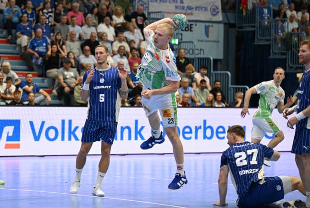 Tilen Kodrin (VfL Gummersbach, 5) gegen Magnus Saugstrup (SC Magdeburg, 23) GER, VfL Gummersbach vs. SC Magdeburg, 1. Handball, Opel Bundesliga, VfL Gummersbach, 1. Liga, Spielzeit 2026 2027, 1. Spieltag, Schwalbe Arena, Gummersbach, 30.08.2026 GER, VfL Gummersbach vs. SC Magdeburg, 1. Handball, Opel Bundesliga, VfL Gummersbach, 1. Liga, Spielzeit 2026 2027, 1. Spieltag, Schwalbe Arena, Gummersbach, 30.08.2026 Gummersbach Copyright: xEibner-Pressefoto JuergenxAugstx EP_JAT